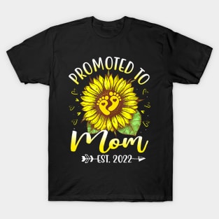 Promoted To Mom Est 2022 Sunflowers New Mom T-Shirt